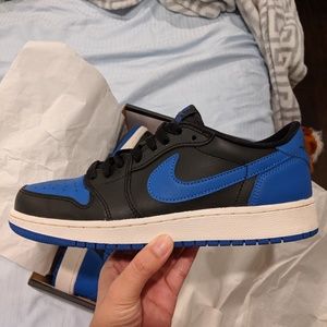 Jordan 1 Low (GS) Royal Varsity in 5.5